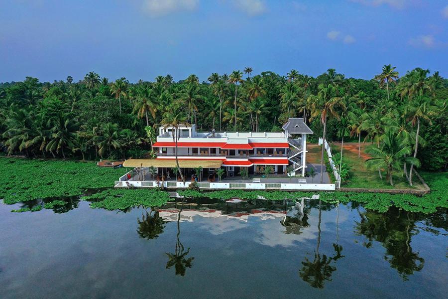 Vembanad Village Backwater Resort Alappuzha المظهر الخارجي الصورة