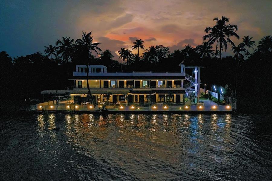 Vembanad Village Backwater Resort Alappuzha المظهر الخارجي الصورة